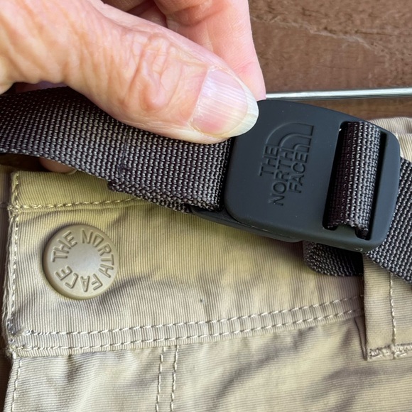 The North Face men’s 5 mesh lined pockets cargo shorts. Waist size 36. EUC - Picture 5 of 16